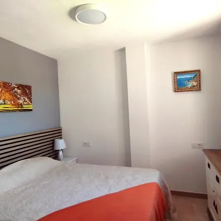 Διαμέρισμα With A Large Sunny Balcony And A Swimmig Pool *